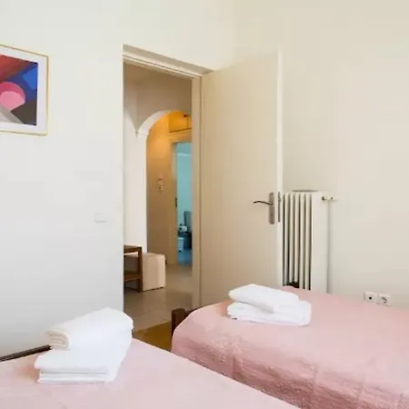 Large 3 Bedroom Apt With Terrace Athens Exterior photo