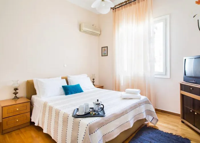Large 3 Bedroom Apt With Terrace
