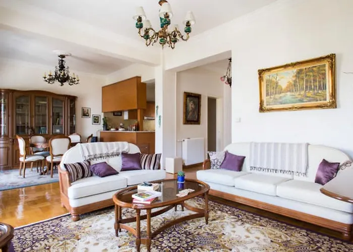 Large 3 Bedroom Apt With Terrace